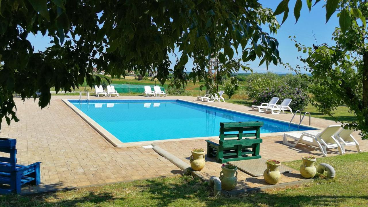 Moratto'S Apartments Umag Bagian luar foto