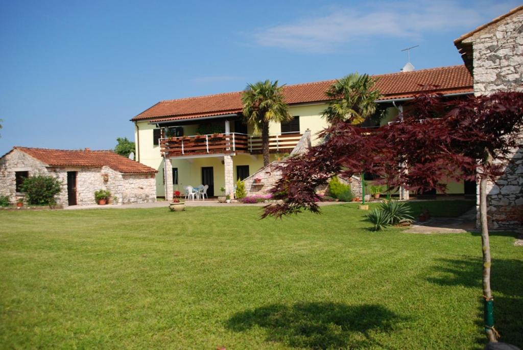 Moratto'S Apartments Umag Bagian luar foto