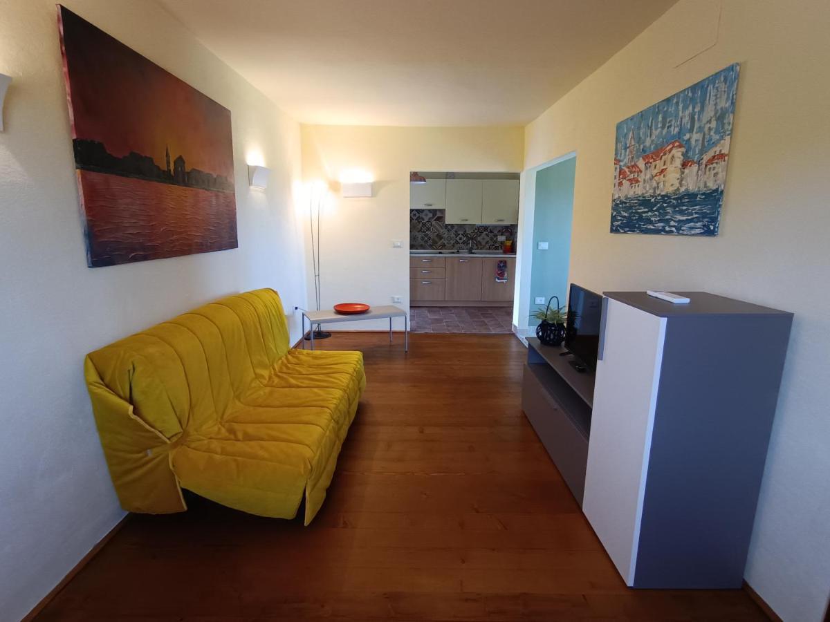 Moratto'S Apartments Umag Bagian luar foto